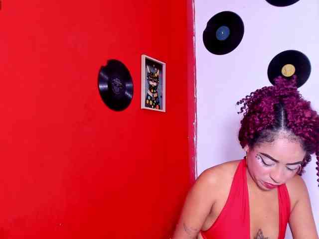 melani-hot1