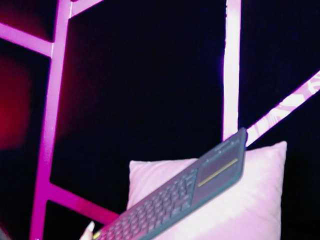 Breezellyn live cam on BongaCams