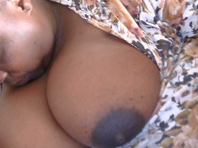 pervertmom live cam on BongaCams