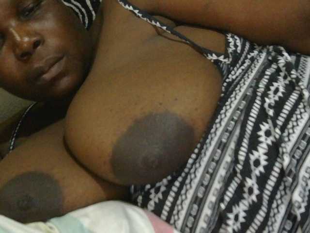 pervertmom live cam on BongaCams