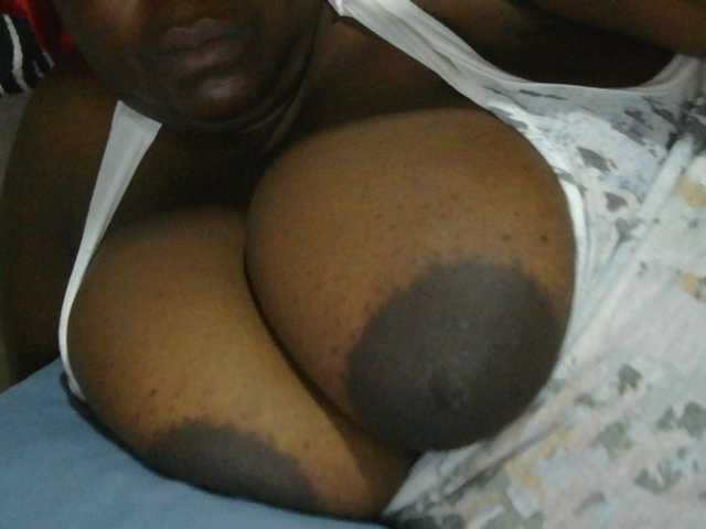 pervertmom live cam on BongaCams