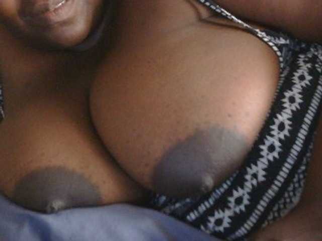 pervertmom live cam on BongaCams
