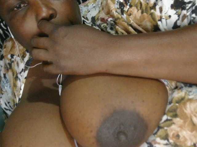 pervertmom live cam on BongaCams