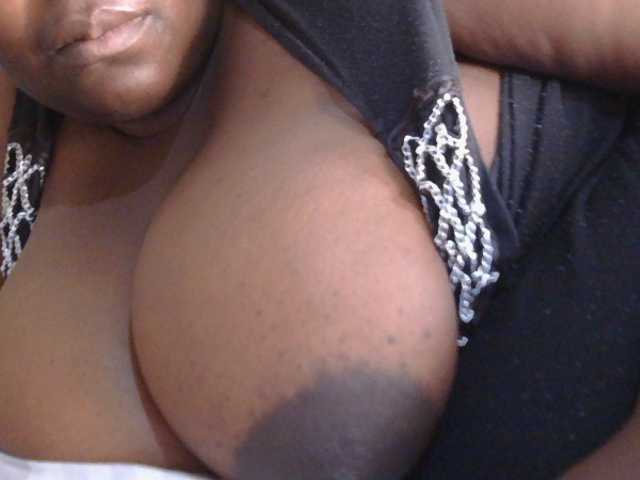 pervertmom live cam on BongaCams