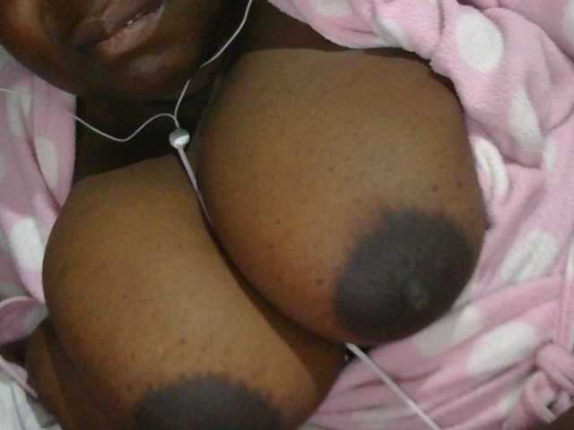 pervertmom live cam on BongaCams