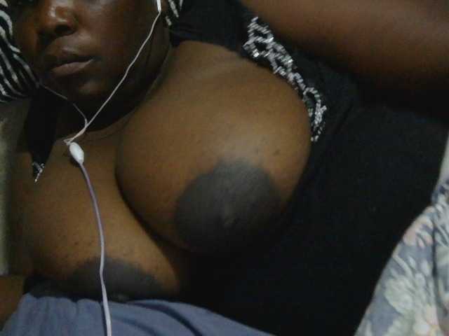 pervertmom live cam on BongaCams