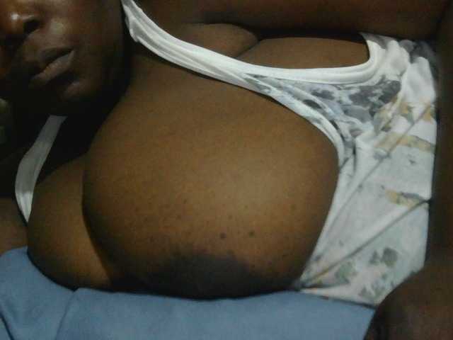 pervertmom live cam on BongaCams