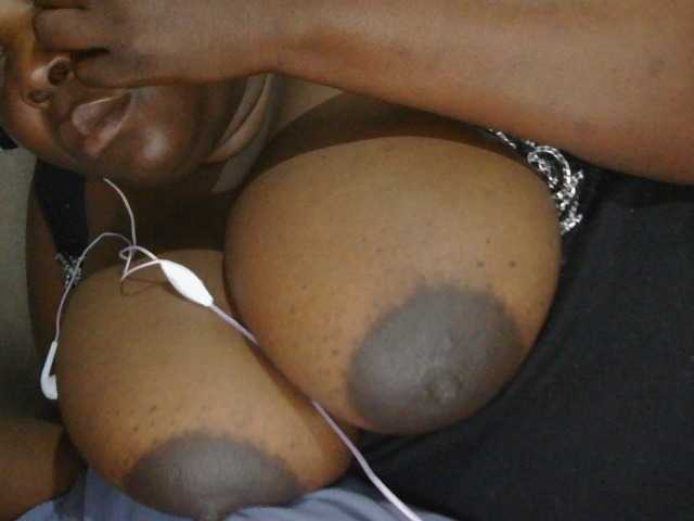 pervertmom live cam on BongaCams