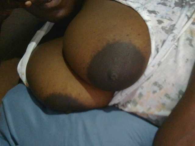 pervertmom live cam on BongaCams