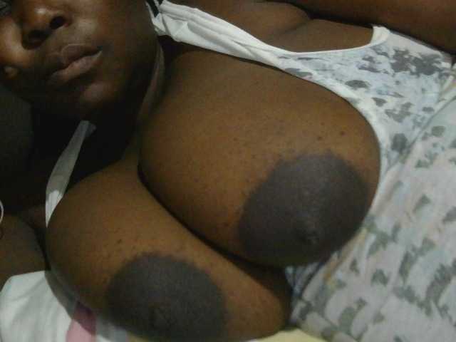 pervertmom live cam on BongaCams