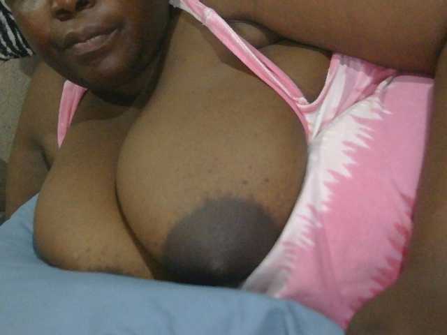 pervertmom live cam on BongaCams