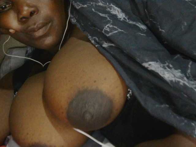 pervertmom live cam on BongaCams