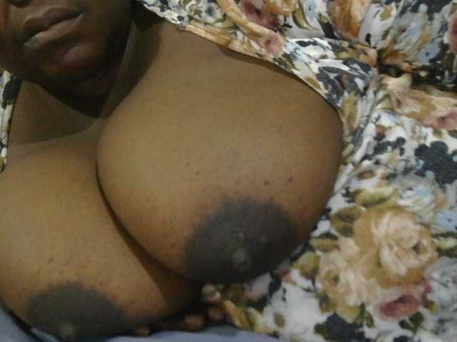 pervertmom live cam on BongaCams