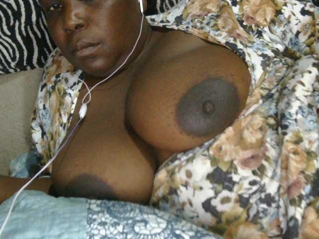 pervertmom live cam on BongaCams