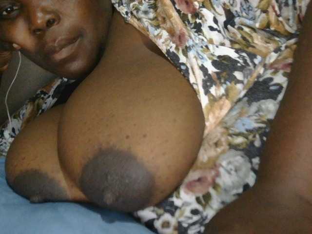 pervertmom live cam on BongaCams