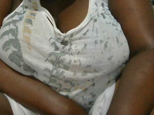 pervertmom live cam on BongaCams