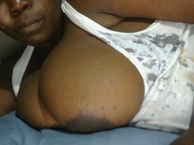 pervertmom live cam on BongaCams