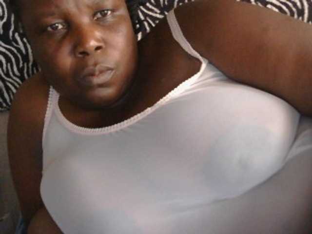 pervertmom live cam on BongaCams