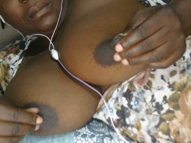 pervertmom live cam on BongaCams
