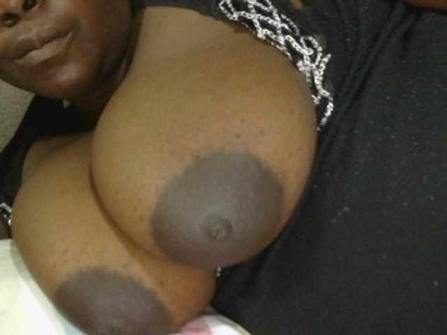 pervertmom live cam on BongaCams