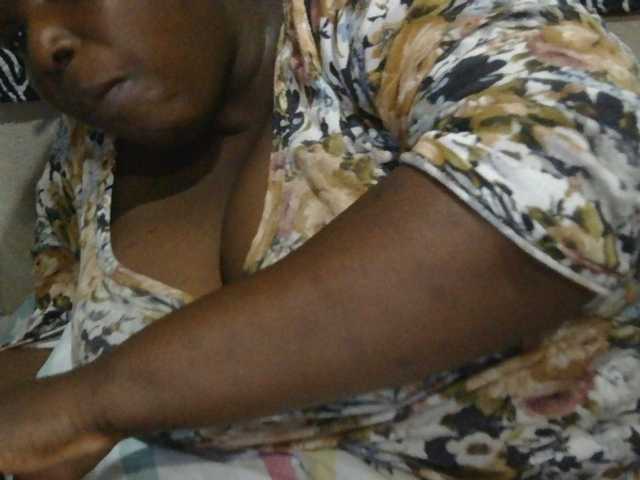 pervertmom live cam on BongaCams