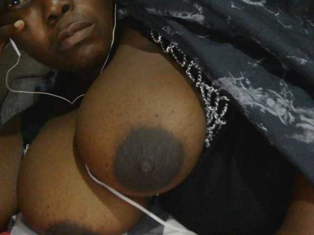 pervertmom live cam on BongaCams