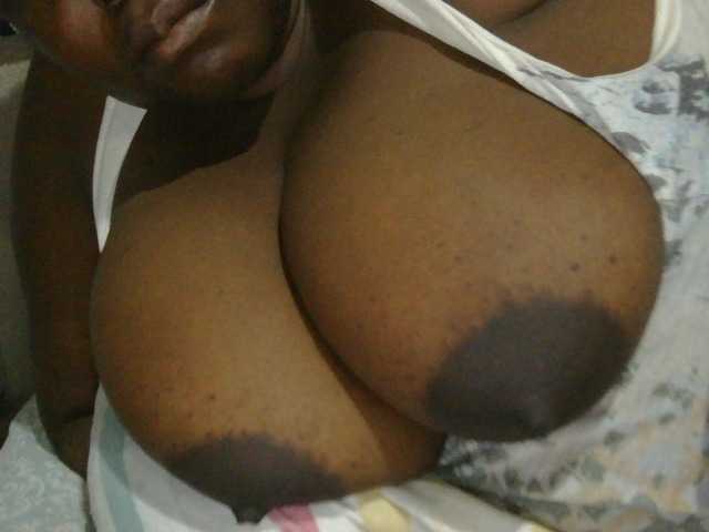 pervertmom live cam on BongaCams