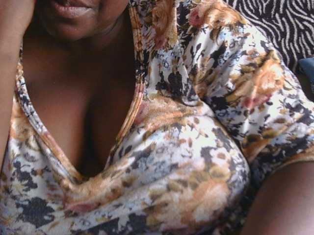 pervertmom live cam on BongaCams