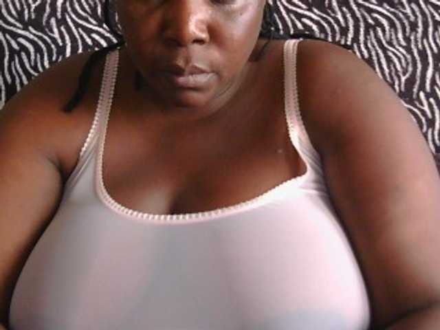 pervertmom live cam on BongaCams