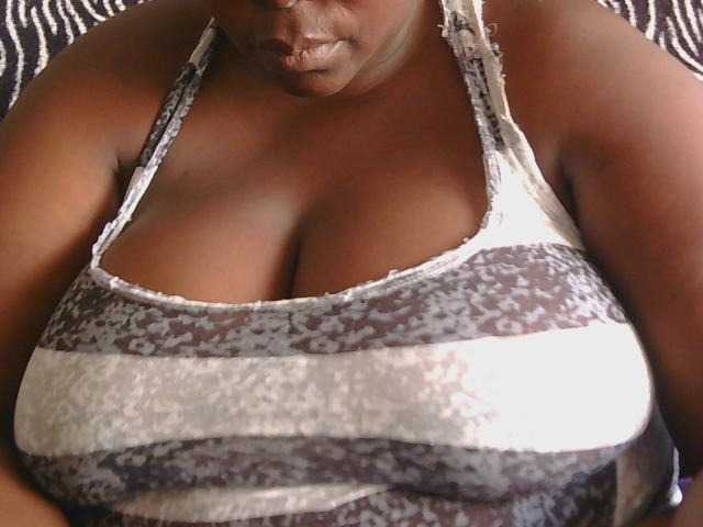 pervertmom live cam on BongaCams