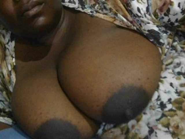 pervertmom live cam on BongaCams