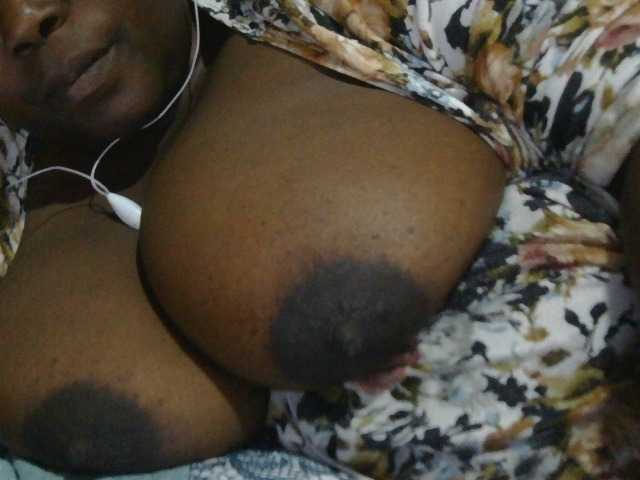 pervertmom live cam on BongaCams