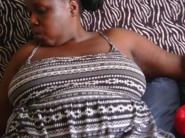 pervertmom live cam on BongaCams