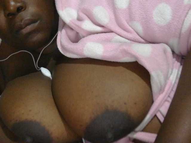 pervertmom live cam on BongaCams