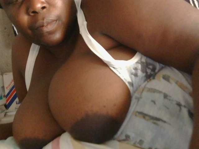 pervertmom live cam on BongaCams