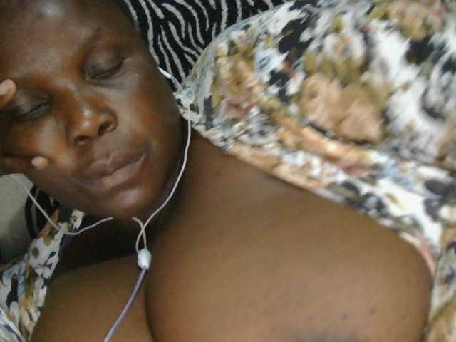 pervertmom live cam on BongaCams