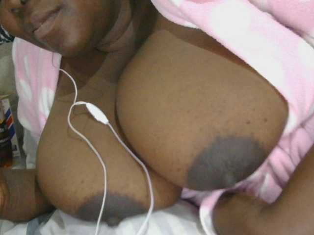 pervertmom live cam on BongaCams