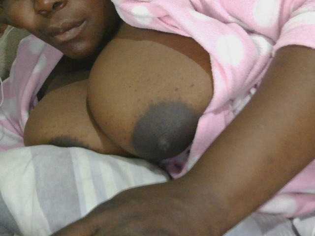 pervertmom live cam on BongaCams