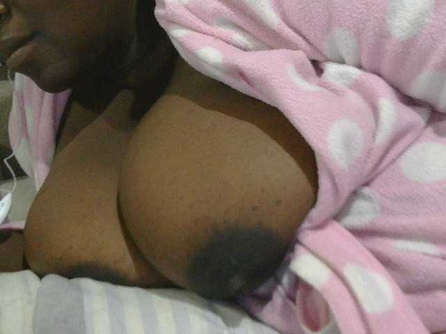 pervertmom live cam on BongaCams