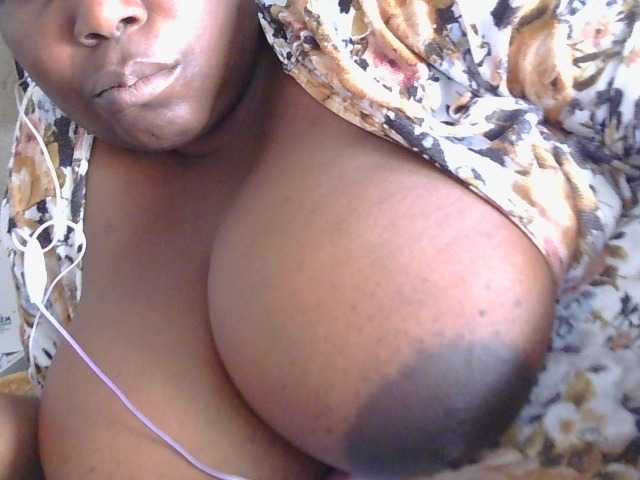 pervertmom live cam on BongaCams