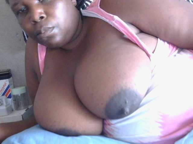 pervertmom live cam on BongaCams