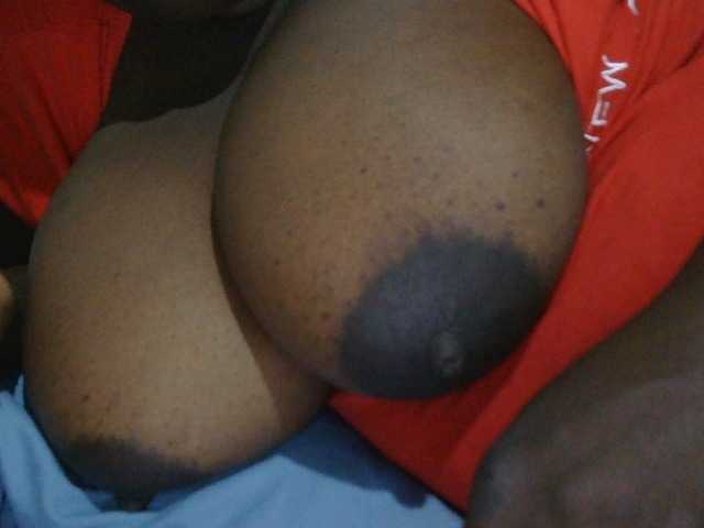 pervertmom live cam on BongaCams