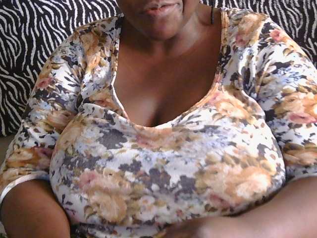 pervertmom live cam on BongaCams