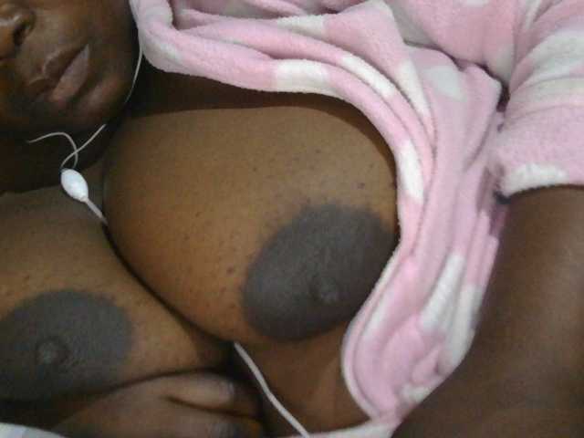 pervertmom live cam on BongaCams