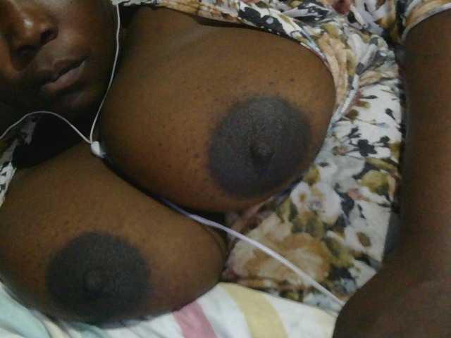 pervertmom live cam on BongaCams