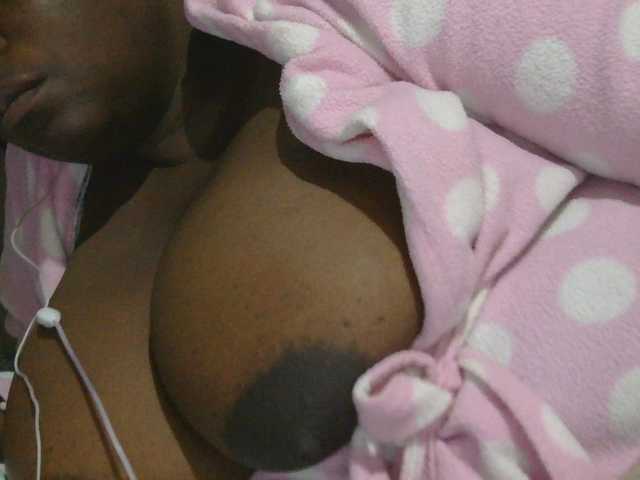 pervertmom live cam on BongaCams