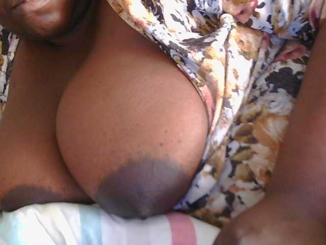 pervertmom live cam on BongaCams