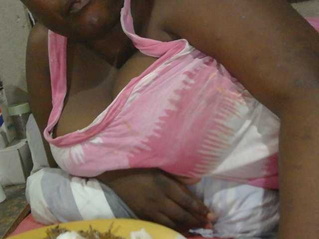 pervertmom live cam on BongaCams
