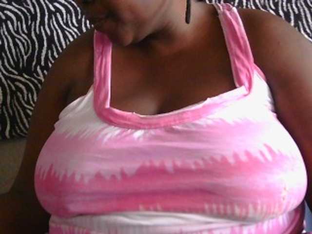 pervertmom live cam on BongaCams