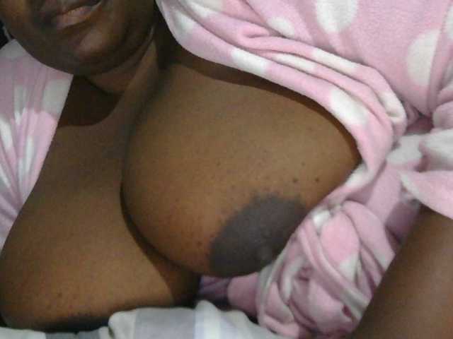 pervertmom live cam on BongaCams